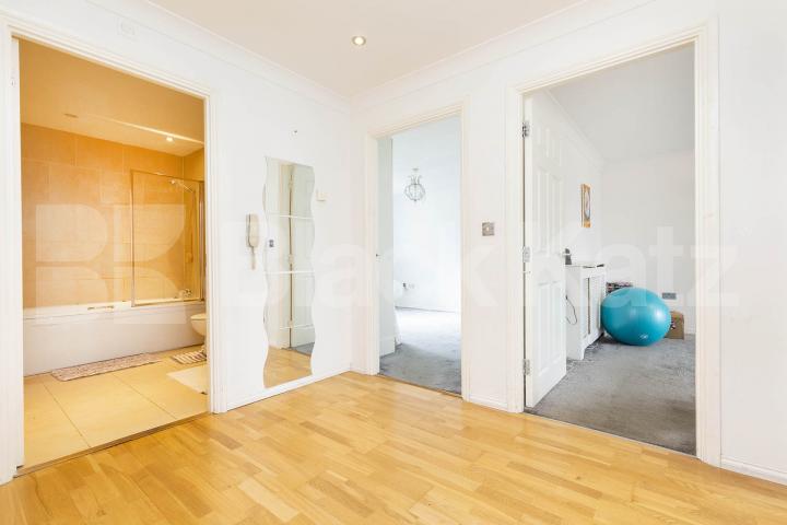 Spacious 2 double bedroom tucked away on a close with Parking  Montague Close, High Barnet 